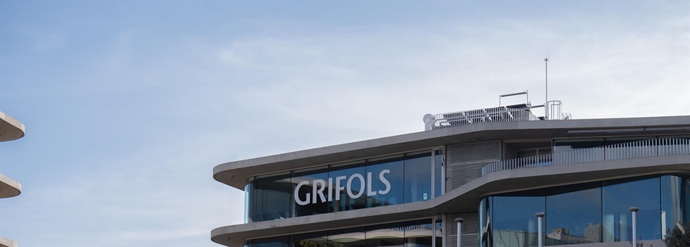 Grifols, nuevo obstáculo: la deuda se encarece un 180% tras la refinanciación