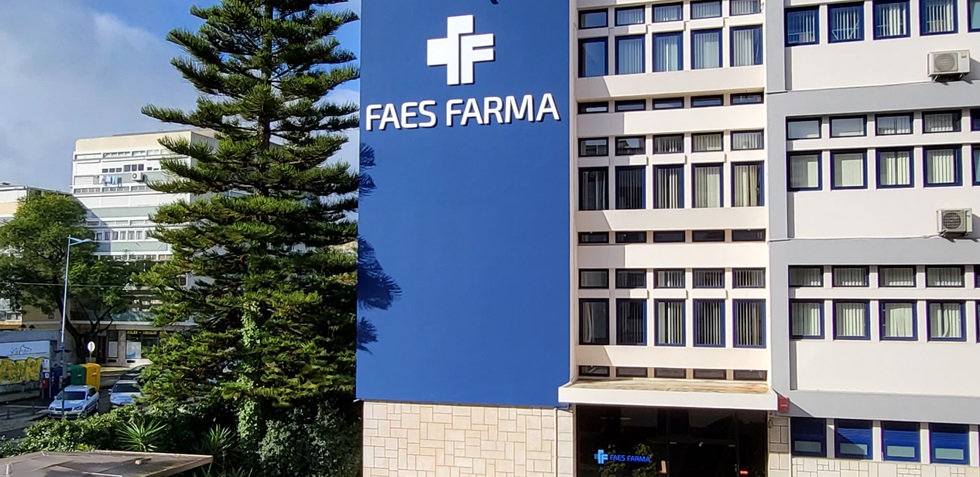 Faes Farma amplía su inversión a 200 millones de euros para ganar músculo productivo 