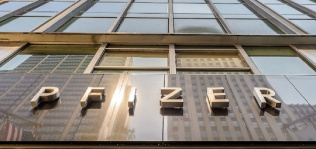 Pfizer dispara un 45% sus ingresos en el primer trimestre