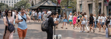 Récord de turistas hasta agosto, con 64,3 millones, y el gasto se eleva a 86.471 millones