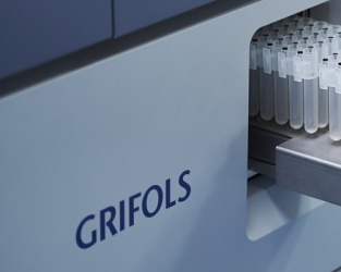Grifols alcanza 141 millones en ventas a la sanidad madrileña entre 2019 y 2023